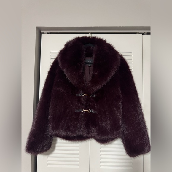 ZARA SHORT FAUX FUR COAT WITH FIREMAN CLASPS - Picture 3 of 4